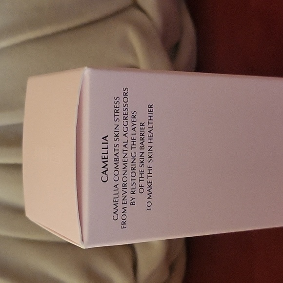 FEMMUE Camellia Elixir Oil - Picture 2 of 6